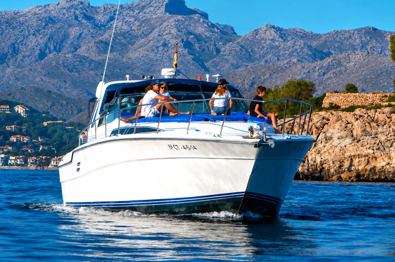 Yate Sea Ray 460 Express Cruiser "Perseo" en Alquiler – Puerto de Pollensa
